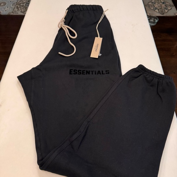 Fear of God Essentials Sweatpants Core Jet Black pants Size Large NWT - Picture 7 of 7